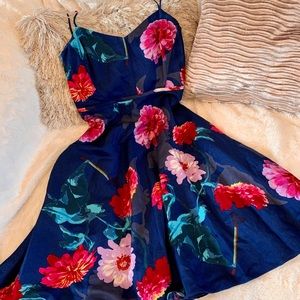 Banana Republic floral, fit and flare w/pockets!